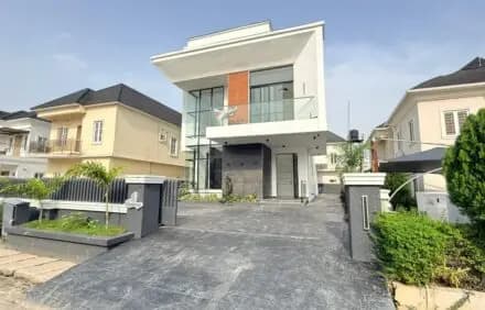 2-Bedroom Modern Luxury Apartment with Smart Access