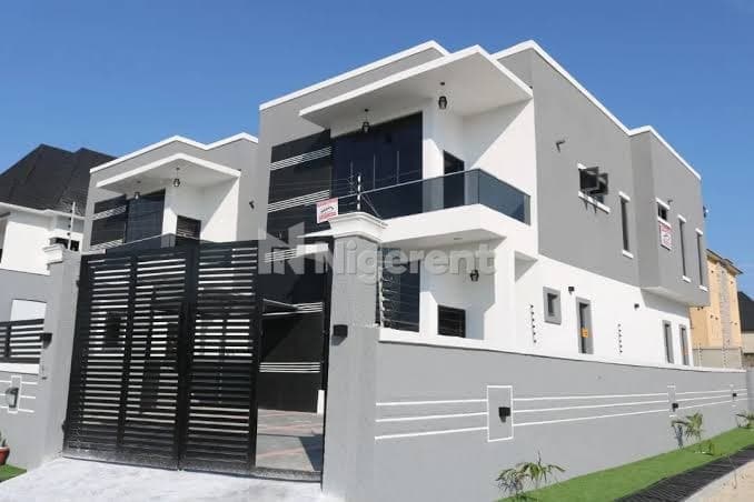 Modern 2-Bedroom Luxury Apartment
